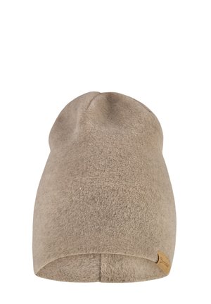 Beige Fleece-Mütze mit runder Oberseite und dezenten Nahtdetails. Mit einem kleinen Lederetikett an der Seite. Weiche Textur.