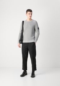 Calvin Klein Jeans BADGE EASY SWEATER - Maglione - gray heather