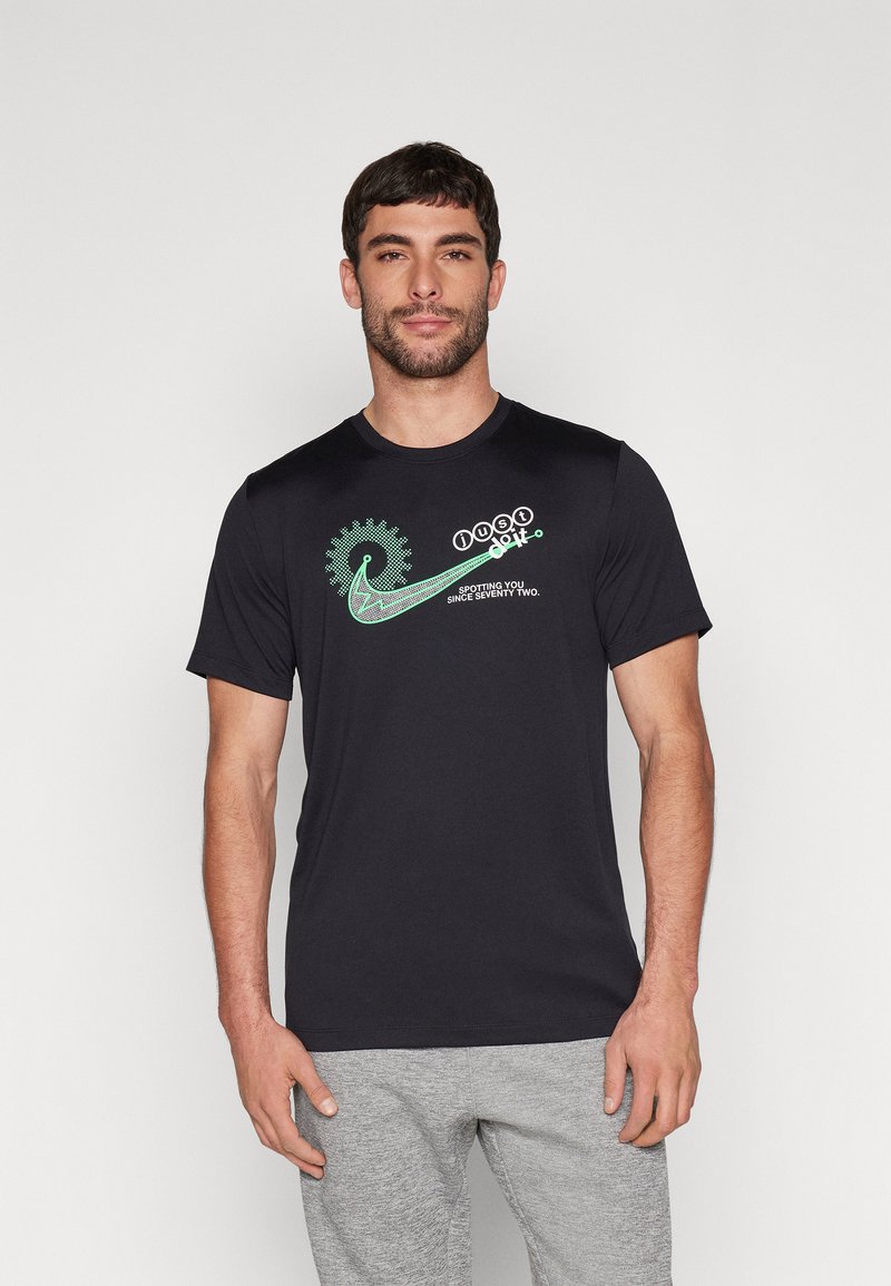 Nike Performance - TEE - Triko s potiskem - black, Zvětšit