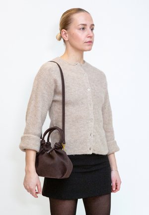 HVISK, JOLLY BRUSH STRUCTURE - Τσάντα χειρός - umber brown