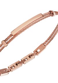 Pulsera de oro rosado que presenta cables metálicos entrelazados, un charm rectangular liso y acentos de hardware planos con un acabado cepillado.