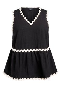 Čierny bezrukávový peplum top s výstrihom do V, s bielym vlnkovaným lemom na výstrihu a páse, vyrobený z ľahkého materiálu.
