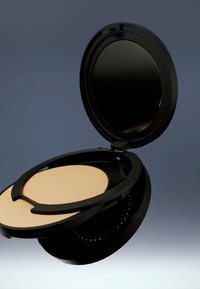 MAC STUDIO FIX POWDER PLUS FOUNDATION REFILL - Foundation - nw35 beige