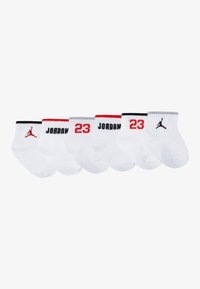 Valged puuvillased sokid kuue komplektis, millel on mustad ja punased tooted. Igal sokil on kiri "JORDAN" ja number "23", logo ning värvi variatsioonid.