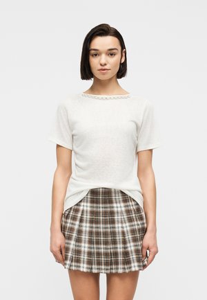 VILACINE O NECK PEARL DETAIL - Camiseta estampada - snow white
