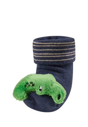 Marineblaue Baby-Socke mit beigen Streifen am Bündchen und grünem Plüsch-Raupe am Zehenbereich.