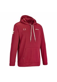 Rød hættetrøje med frontlomme, hvide snore og små hvide logoer på brystet og venstre ærme.