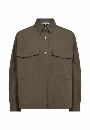 Chaqueta camisa verde oliva con botones al frente, cuello, dos bolsillos en el pecho y botones de presión. Hecha de una tela suave y ligera.