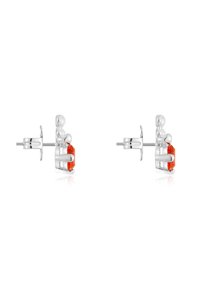 Orecchini a perno in argento con un design di pietra trasparente e un prominente gemma arancione al centro. Forma semplice e moderna con una finitura lucida.