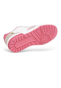 Suola di scarpa in gomma rosa con modelli di battistrada testurizzati, caratterizzata da sovrapposizioni bianche e beige. Il design include un accento circolare sul tallone.