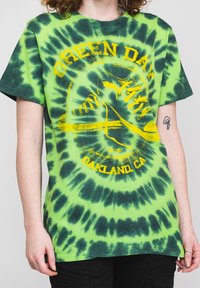 Paradiso Clothing DAY ALL STARS TIE DYE GRAPHIC UNISEX  - Print T-shirt - green