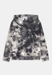 Hættetrøje i sort og grå tie-dye mønster, med en blød tekstur og lange ærmer med ribkant.