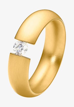 Anello d'oro con finitura opaca, caratterizzato da un diamante tondo e trasparente al centro incastonato in un design aperto e curvo. Bordo liscio e lucido.