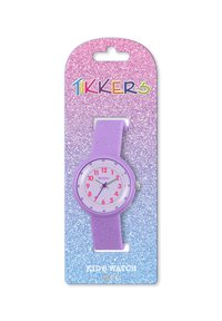 Montre pour enfant de couleur violette avec un cadran rond et des chiffres roses, un bracelet en silicone et un fond d'emballage scintillant allant du rose au bleu.