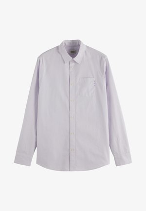 Helllila gestreifte Button-up-Bluse mit langen Ärmeln, Kragen, einer einzelnen Brusttasche und feinen Stickdetails über der Tasche.