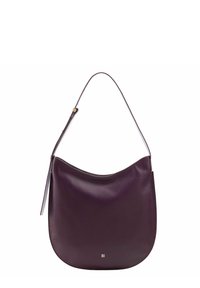 Paarse leren schoudertas met een gebogen vorm, dunne strap en gouden hardware. Glad textuur met een minimalistisch ontwerp.