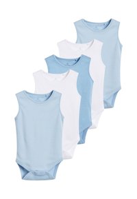 Čtyři bezrukávové bavlněné baby body v světle modré a bílé barvě. Body mají kulaté výstřihy a patentky na spodní straně.