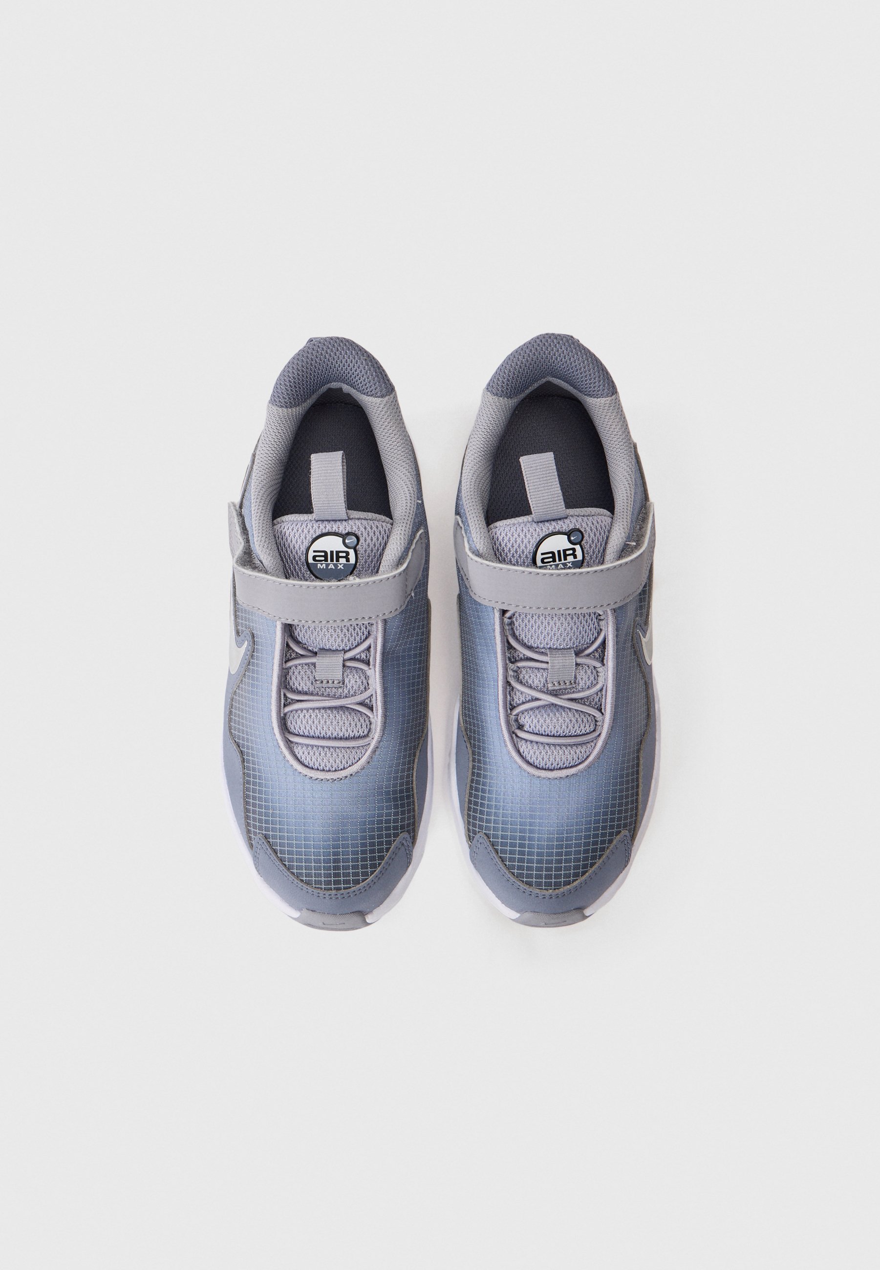 nike trainers with elastic laces