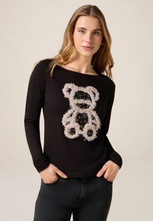 - Bluzka z długim rękawem