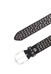 Cintura in pelle nera con borchie in argento, caratterizzata da una fibbia in metallo lucido e dettagli decorativi lungo tutta la lunghezza. Forma rettangolare, texture liscia.