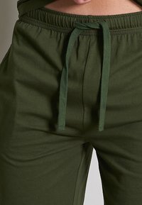 TOM TAILOR Bas de pyjama - grün-dunkel-uni