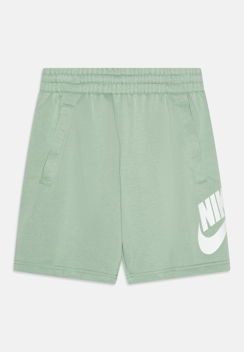 Calções atléticos verde claro, feitos de um tecido suave e com um cós elástico. Apresentam dois bolsos laterais e um grande logótipo branco da Nike.