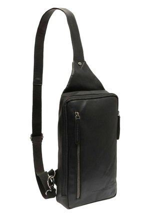 Zwarte leren schoudertas met een rechthoekige vorm, ritsvakken en een verstelbare riem. Voorzien van een gladde textuur en een minimalistisch ontwerp.
