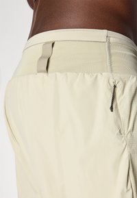 Thumbnail Image 6