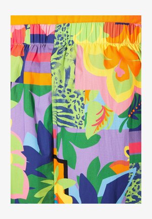 Multikleurige stof met grote bloemen- en abstracte patronen in oranje, groen, blauw, roze en paars, met een gesmokt tailleband.