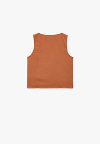 Hihaton rusti-oranssi toppi, joka on valmistettu pehmeästä, teksturoidusta kankaasta. Rennompi malli ja pyöreä kaula-aukko. Yksinkertainen, minimalistinen muotoilu.