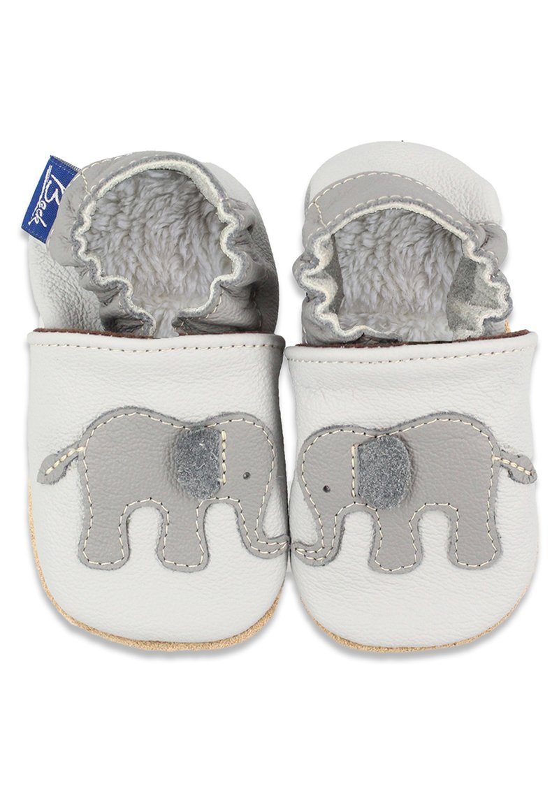 Witte leren babyschoenen met een grijs olifantenontwerp, voorzien van een zachte binnenvoering, gegolfde randen en textuuraccenten van grijze oren.