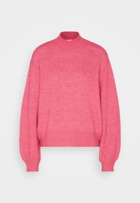 Pull à col montant rose en matériau doux, avec des épaules tombantes et un ourlet et des poignets côtelés pour une coupe décontractée.