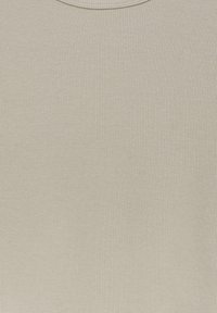 Tissu beige uni avec une texture côtelée verticale subtile, uniformément éclairé et d'apparence lisse.