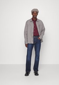 Calvin Klein Camisa formal - port royale