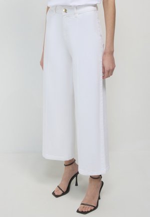 Calliope CULOTTE - Flared Jeans - bianco