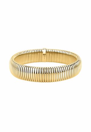 Bracciale flessibile tono oro con texture rigata e chiusura liscia incisa con il nome del marchio, mostrato su sfondo bianco.