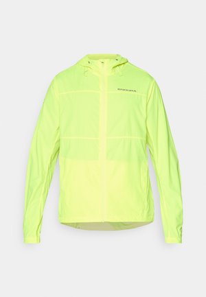 Giacca leggera, antivento, di colore giallo neon, con zip frontale, cappuccio regolabile e dettagli del logo. Tessuto liscio e vestibilità comoda.