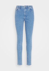 Jeans skinny de tiro alto en azul claro, hechos de denim, con bolsillos frontales, pasadores para cinturón y un diseño clásico de cinco bolsillos.