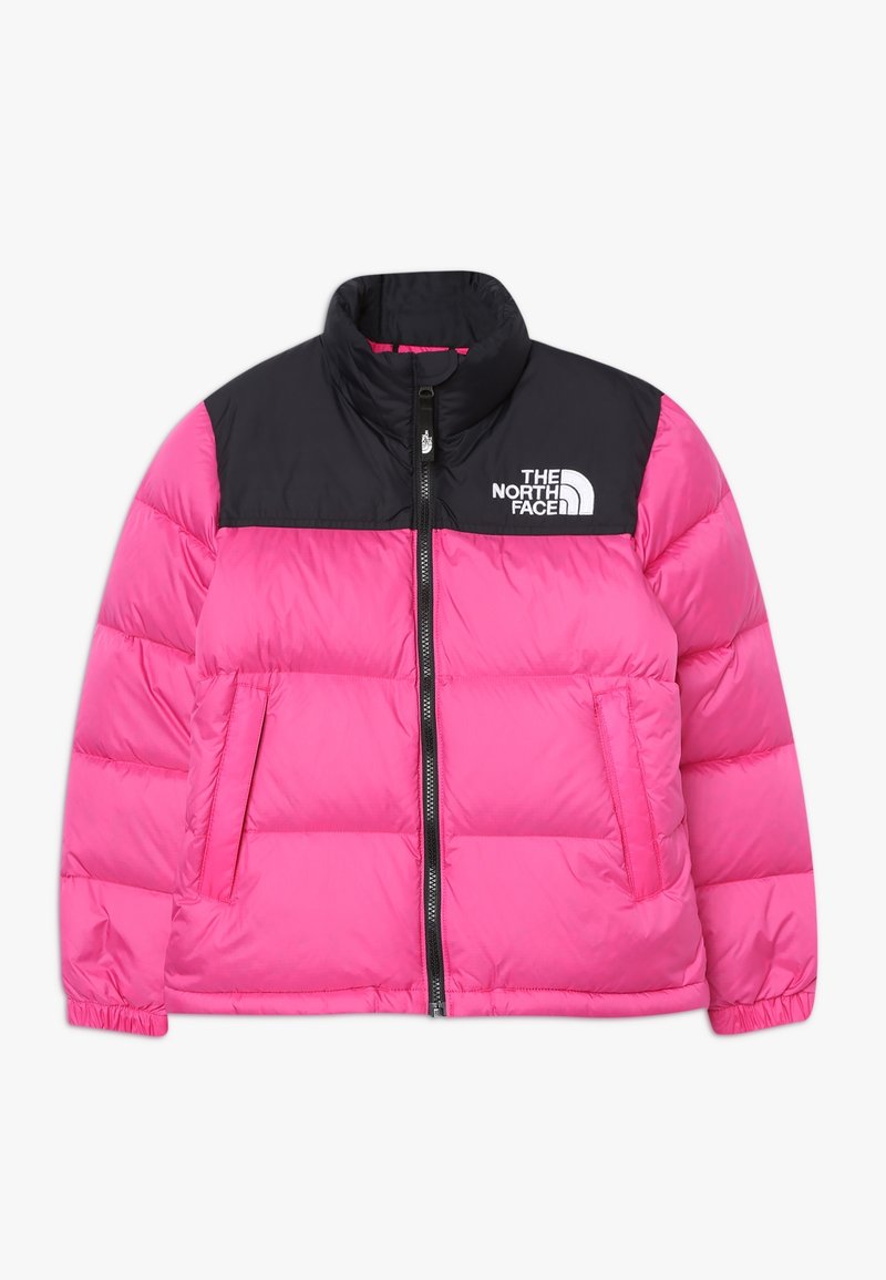 Różowa kurtka puchowa z czarną górną częścią, dwoma przednimi kieszeniami, wysokim kołnierzem oraz logo marki po lewej stronie. Posiada zamek błyskawiczny.
