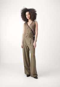 Gestuz LIZA WAISTCOAT - Mellény - stone gray