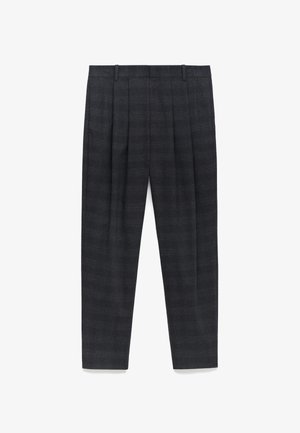Ciemnoszare dopasowane spodnie z teksturowanej tkaniny, z przodu z fałdami, prostymi nogawkami i subtelnym wzorem w kratę.