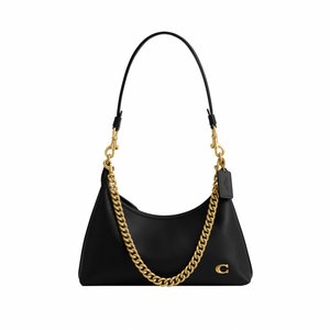 Fekete bőr kézitáska arany lánccal és fémrészekkel, ívelt felső fogantyúval és egy kis logóval az alsó sarokban.