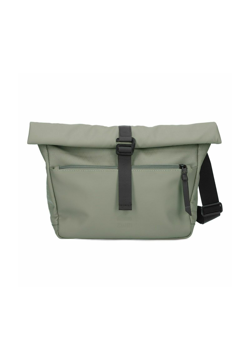 Borsa messenger a roll top verde grigio con hardware nero, tracolla regolabile, tasca frontale con zip e tessuto liscio e impermeabile.