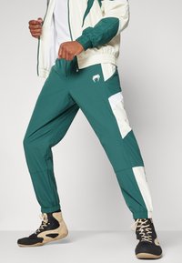 Venum ATTACK 90 JOGGERS - Trainingsbroek - forest green/ice