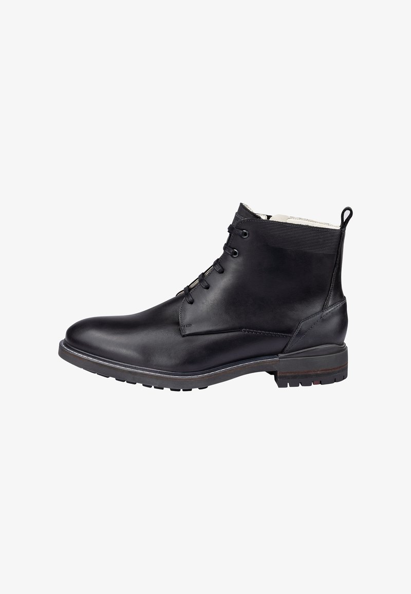 Stivaletti neri in pelle con texture liscia, punta tonda e chiusura con lacci. Presentano una suola robusta e un accento marrone a contrasto sul tallone.