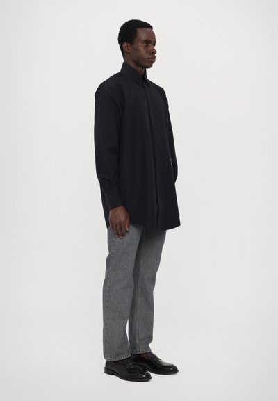 MM6 Maison Margiela c GORE LONG-SLEEVED  - Kratek plašč - deep black