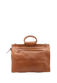 Borsa in pelle color cuoio con forma strutturata, manico superiore e tasca esterna con zip. Texture liscia e design minimalista.