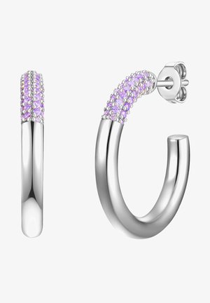 Orecchini a cerchio in argento con un design curvo, decorati con pietre preziose rosa lungo il bordo anteriore, caratterizzati da una finitura lucida.
