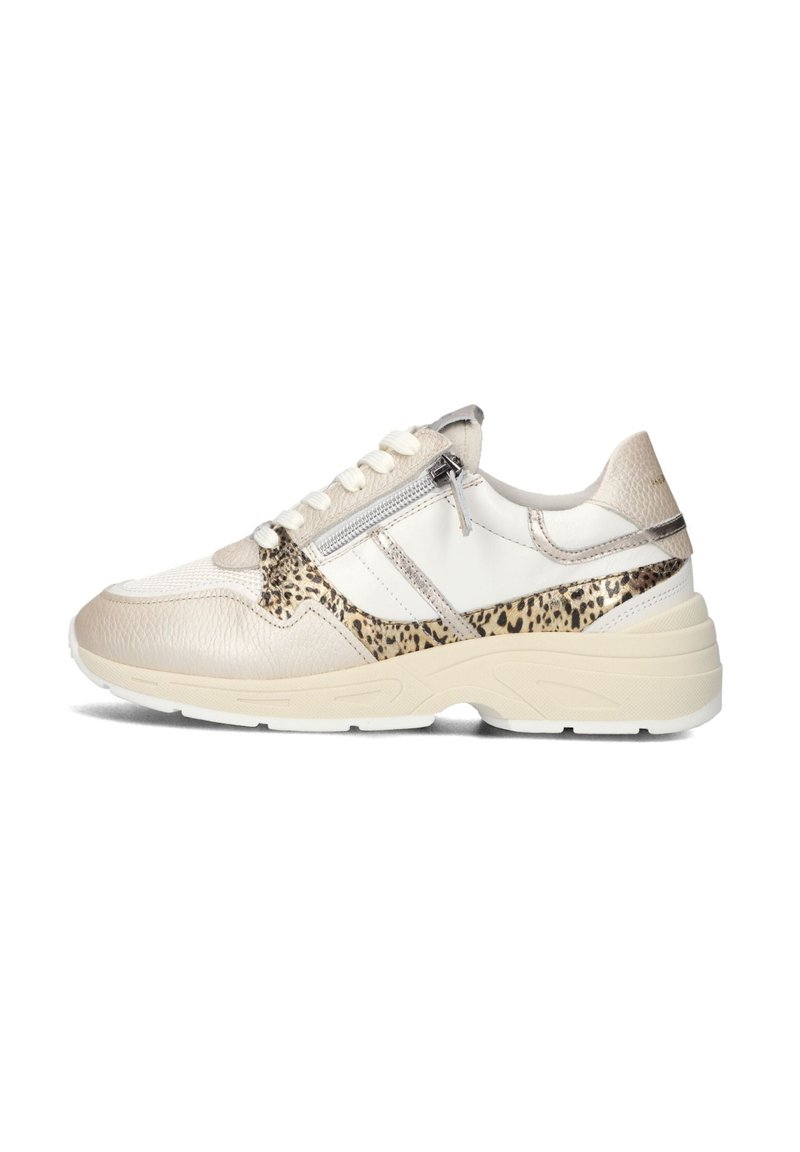 Sneakers met een getextureerde tan en crèmekleurige leren bovenkant, dierenprintaccenten, vetersluiting en een ritssluiting aan de zijkant voor gemakkelijke toegang.
