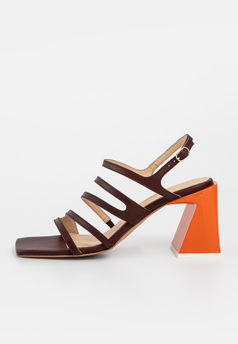 ALOHAS Sandalen met hoge hak bruin ALOHAS Sandalen met hoge hak bruin